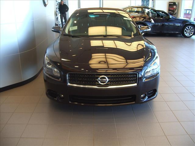 Nissan Maxima 2011 photo 1