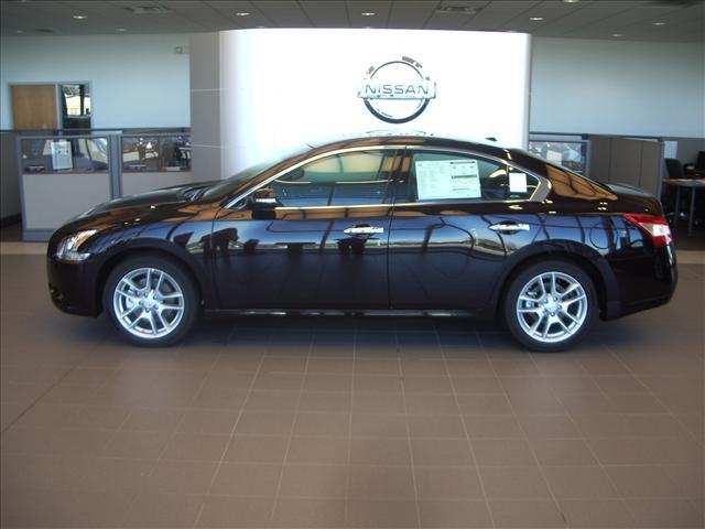 Nissan Maxima 2011 photo 2