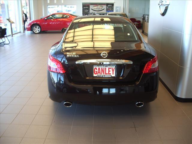 Nissan Maxima 2011 photo 4