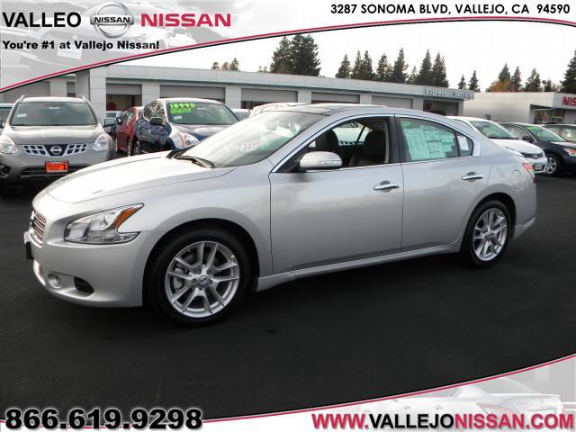 Nissan Maxima Regular Cab 4-wheel Drive Work Truck Sedan