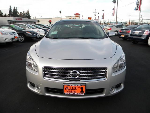 Nissan Maxima 2011 photo 1