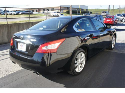 Nissan Maxima 2011 photo 2
