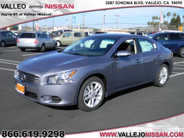 Nissan Maxima Regular Cab 4-wheel Drive Work Truck Sedan