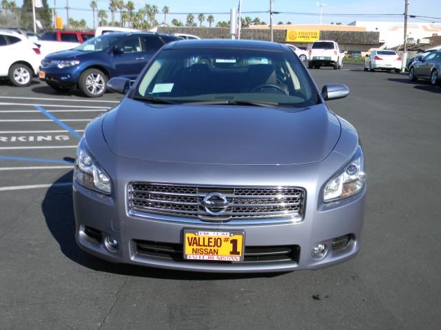 Nissan Maxima 2011 photo 1