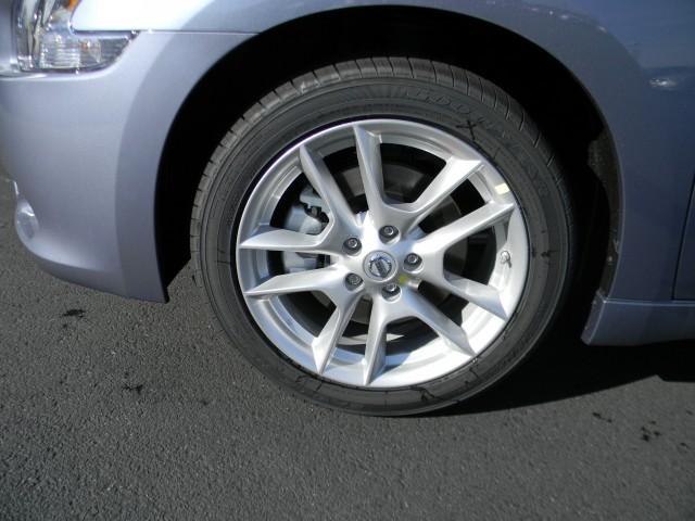 Nissan Maxima 2011 photo 2