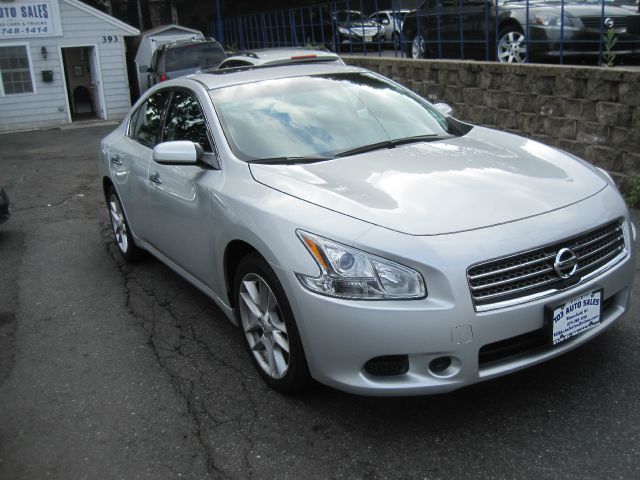 Nissan Maxima 2011 photo 1