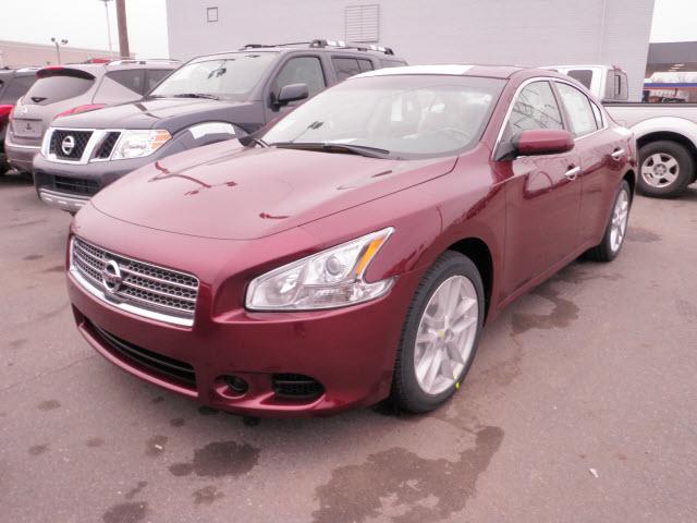 Nissan Maxima Supercab 139 XLT 4WD Sedan