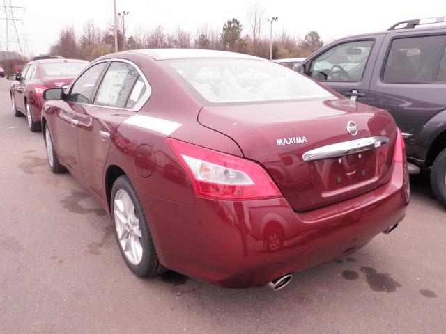 Nissan Maxima 2011 photo 1