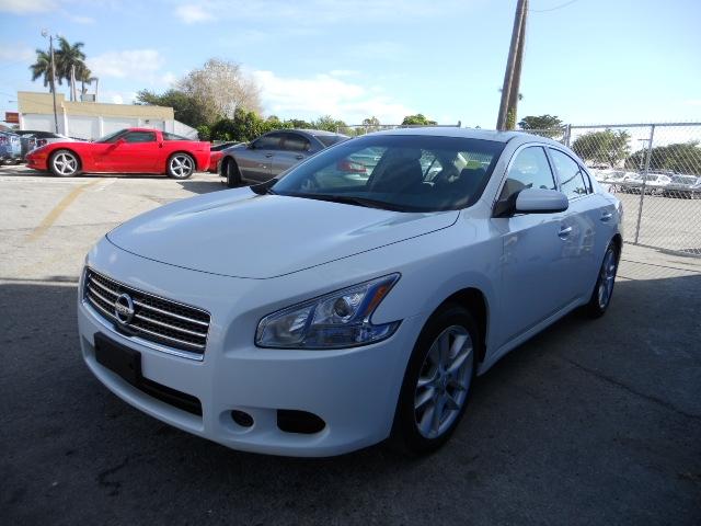 Nissan Maxima 2011 photo 1