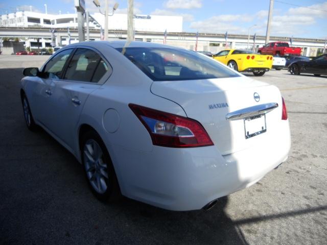 Nissan Maxima 2011 photo 2