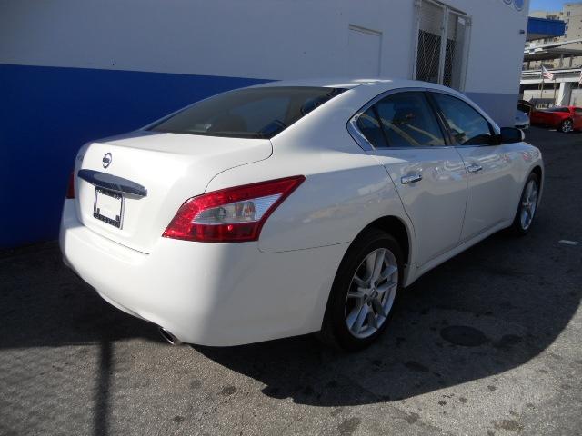 Nissan Maxima 2011 photo 3
