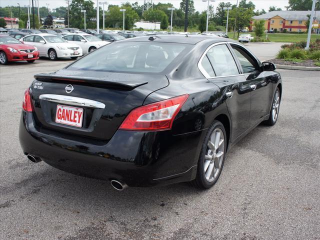 Nissan Maxima 2011 photo 2