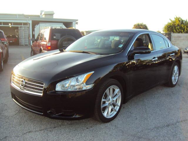Nissan Maxima 2011 photo 1