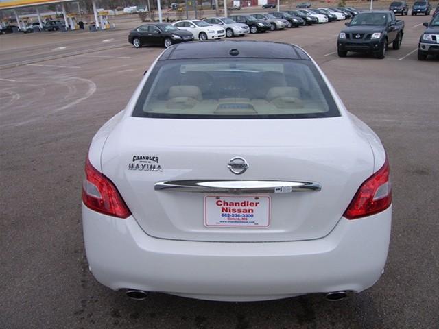 Nissan Maxima 2011 photo 2