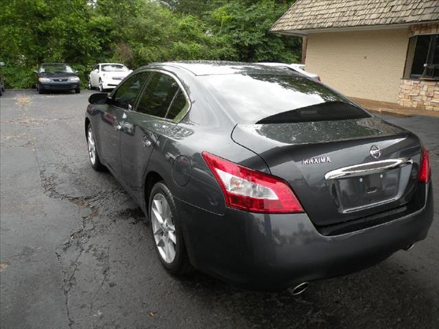 Nissan Maxima 2011 photo 2