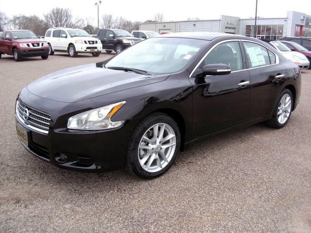 Nissan Maxima 2011 photo 2