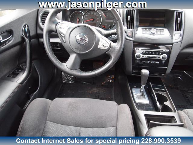 Nissan Maxima 2011 photo 1