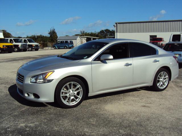 Nissan Maxima 2011 photo 1