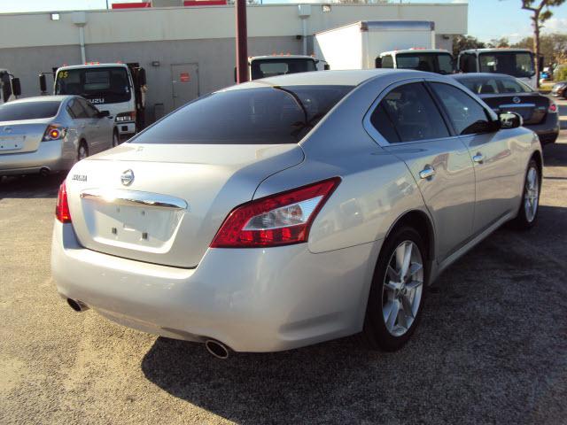 Nissan Maxima 2011 photo 2