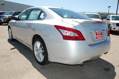 Nissan Maxima 2011 photo 1