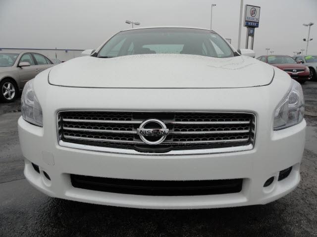 Nissan Maxima 2011 photo 1