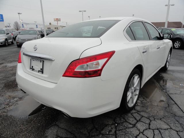 Nissan Maxima 2011 photo 3