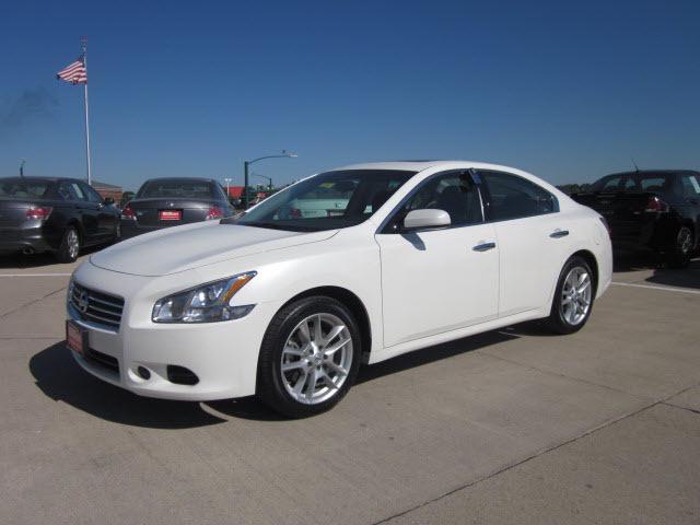 Nissan Maxima Supercab 139 XLT 4WD Sedan