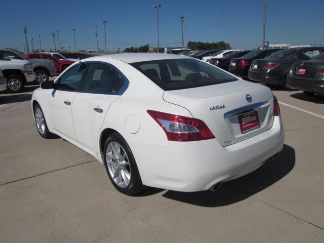 Nissan Maxima 2011 photo 4