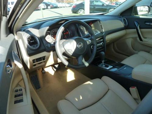 Nissan Maxima 2011 photo 1