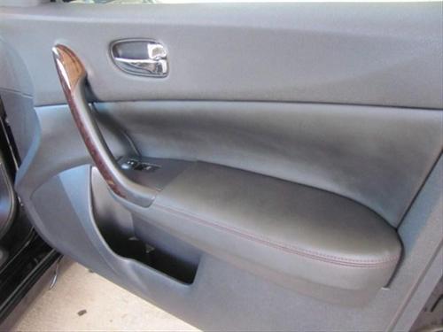 Nissan Maxima 2011 photo 2