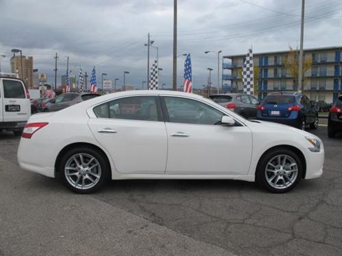 Nissan Maxima 2011 photo 1