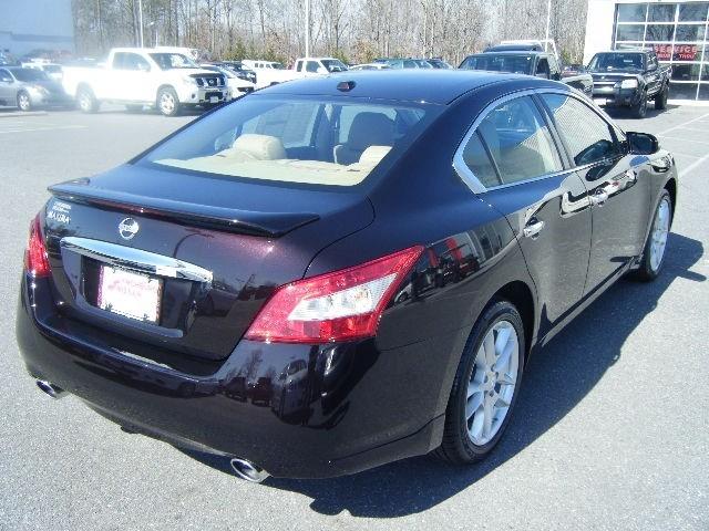 Nissan Maxima 2011 photo 5