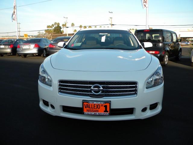 Nissan Maxima 2011 photo 1