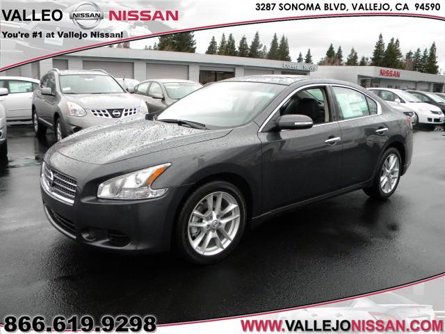 Nissan Maxima Regular Cab 4-wheel Drive Work Truck Sedan