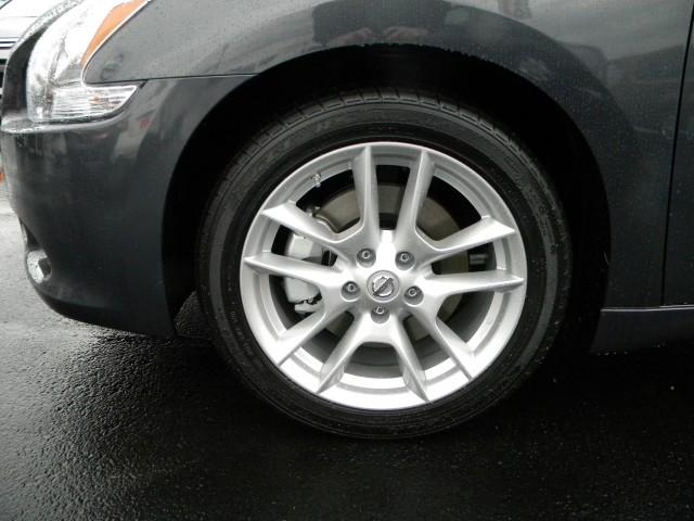 Nissan Maxima 2011 photo 2