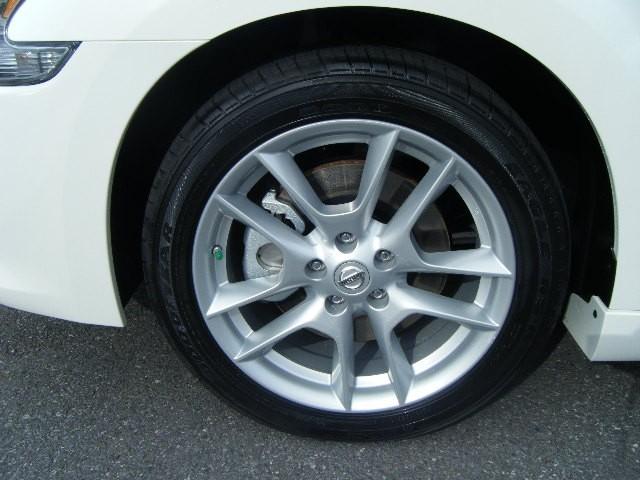 Nissan Maxima 2011 photo 1