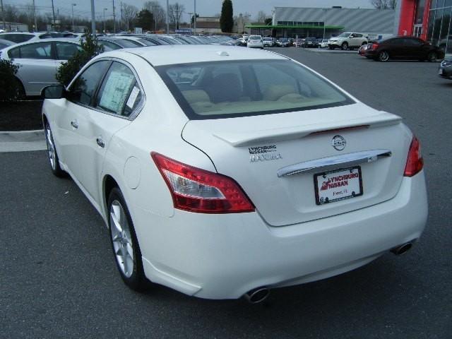 Nissan Maxima 2011 photo 4