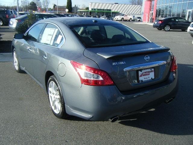 Nissan Maxima 2011 photo 4