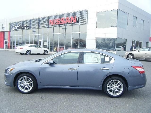 Nissan Maxima Supercab 139 XLT 4WD Sedan