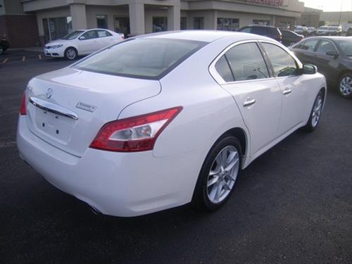 Nissan Maxima 2011 photo 2