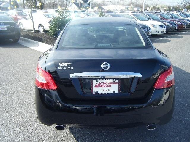 Nissan Maxima 2011 photo 1