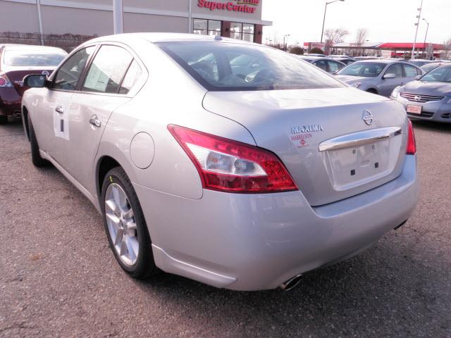 Nissan Maxima 2011 photo 1