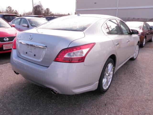 Nissan Maxima 2011 photo 2
