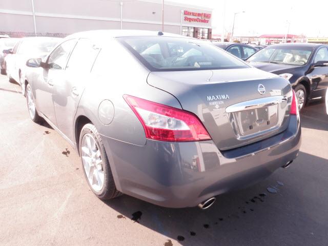 Nissan Maxima 2011 photo 1