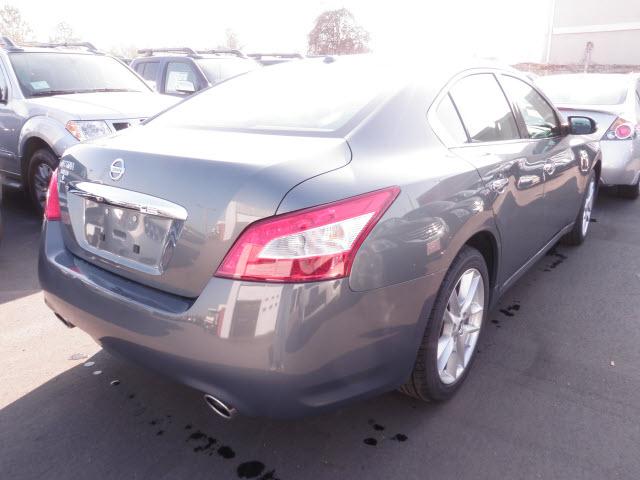 Nissan Maxima 2011 photo 2
