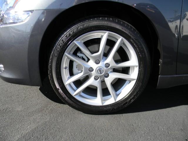 Nissan Maxima 2011 photo 2