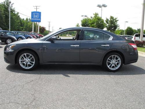 Nissan Maxima 2011 photo 2
