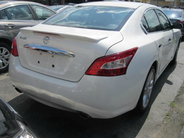 Nissan Maxima 2011 photo 1