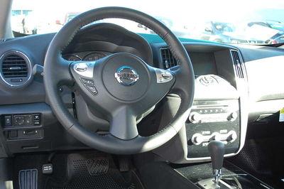 Nissan Maxima 2011 photo 2