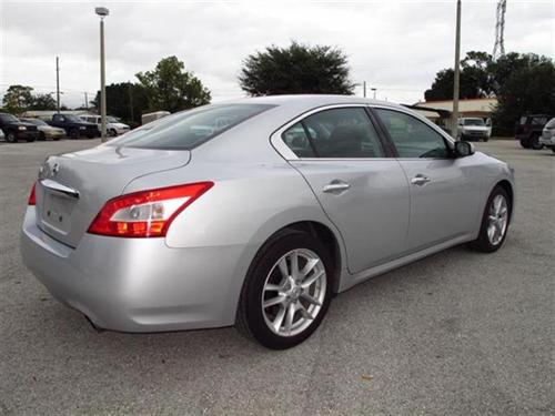 Nissan Maxima 2011 photo 1